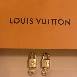 AUTHENTIC VINTAGE LOUIS VUITTON PADLOCK AND KEY